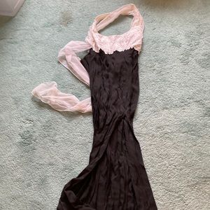Black and white gown size 5-6 with slit